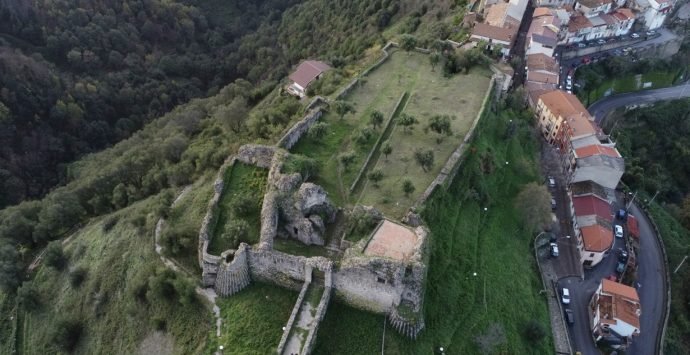 Nel segno dei normanni, la storia di Arena torna alla luce grazie a nuovi scavi al castello