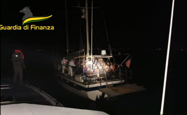 Immigrazione clandestina, continua l’impegno delle unità aeronavali della Gdf Vibo