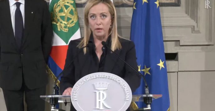 Il Cdm approva la manovra da 24 miliardi, Meloni: «Una finanziaria seria»