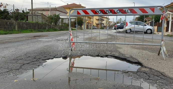 Contrada Bitonto: «Le buche sulle strade come la ‘nduja e la cipolla di Tropea, un tratto identitario»