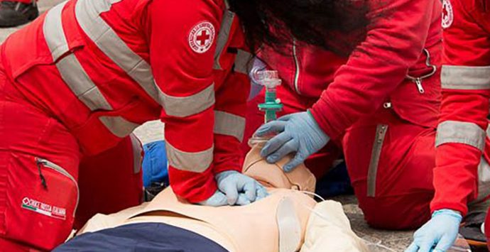 Primo soccorso e uso dei defibrillatori, al via il corso a Vibo