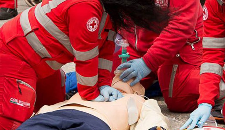 Primo soccorso e uso dei defibrillatori, al via il corso a Vibo
