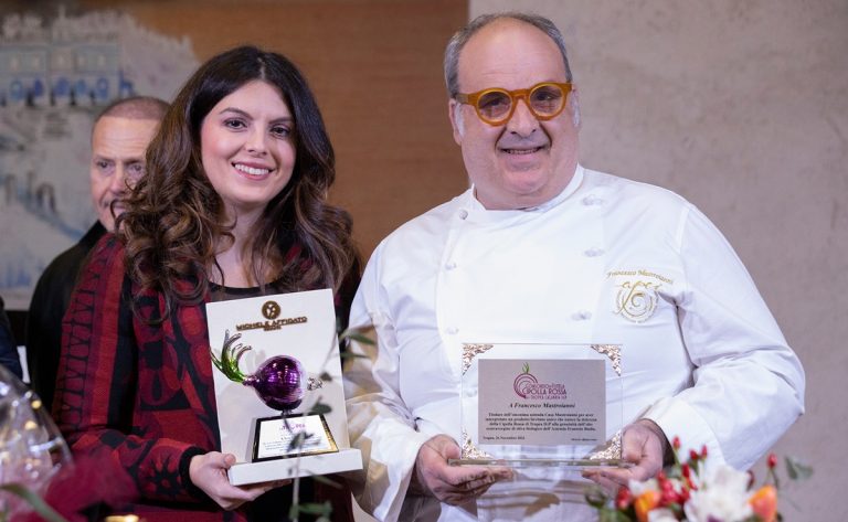 Tropea, di scena un panettone alla cipolla rossa Igp di cinque chili – Video