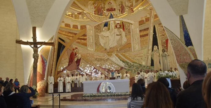 Paravati, 29 anni fa l’arrivo della statua della Vergine. Il vescovo: «Trasformiamoci in portalettere di Dio»