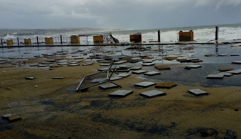 Vibo Marina, anche Piazza Capannina devastata dalla forte mareggiata