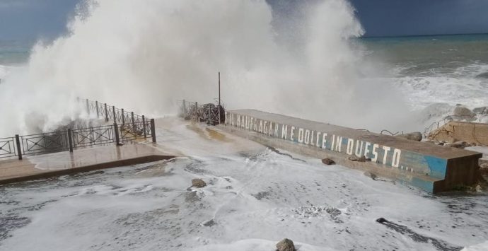 Maltempo e mareggiate a Pizzo, la giunta chiede lo stato di calamità naturale