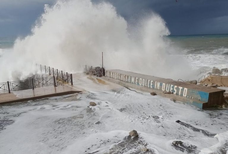 Maltempo e mareggiate a Pizzo, la giunta chiede lo stato di calamità naturale