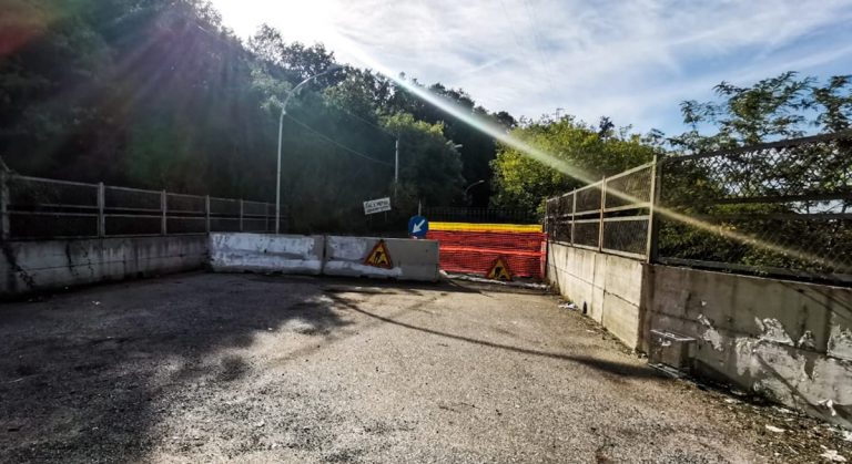 Strada d’accesso a San Pietro chiusa, Ilaria Cosentino: «Pessimo biglietto da visita»