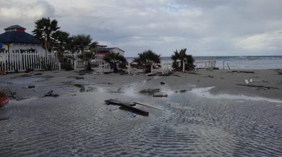 Mareggiate, il sindacato balneari: «Stagione a rischio, subito fondi»