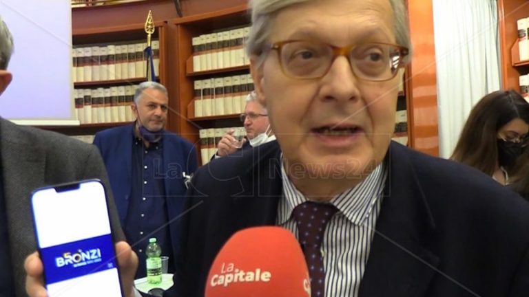 Ponte sullo Stretto, Vittorio Sgarbi: «L’opera non si farà. È una specie di miraggio» – Video