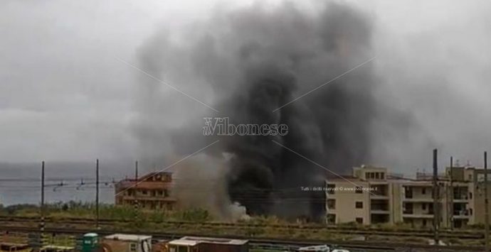 Bombole di gas esplodono a Bagnara Calabra: un morto e due feriti gravi – Video