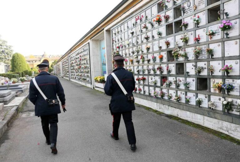 Lavori abusivi al cimitero di Gerocarne, i carabinieri sequestrano un loculo