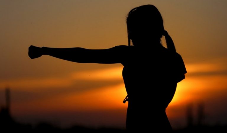 Violenza sulle donne, alla Tropheum karate lezione gratuita di autodifesa