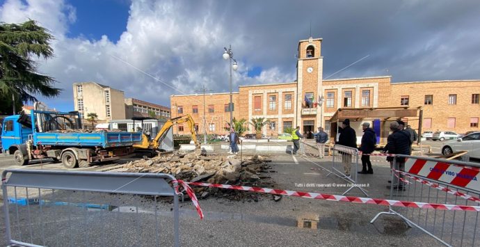 Lavori in piazza Municipio, il Comune: «Nessun problema per il mercato del sabato»