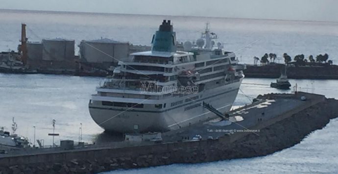 La nave da crociera “Amadea” arrivata nel Porto di Vibo Marina – Video