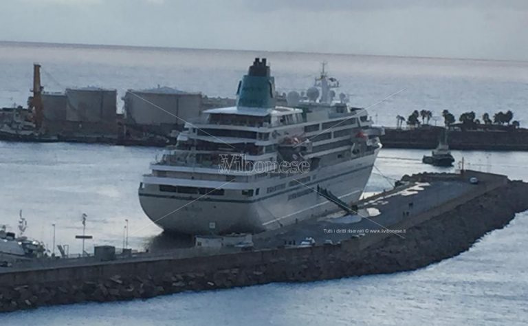 La nave da crociera “Amadea” arrivata nel Porto di Vibo Marina – Video