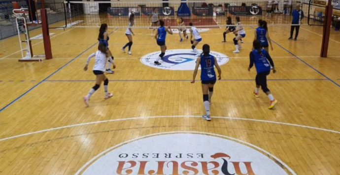 Volley, la TodoSport soffre ma vince nella gara contro Stella Azzurra Catanzaro