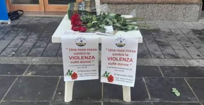 A Vibo la campagna una rosa rossa contro la violenza sulle donne