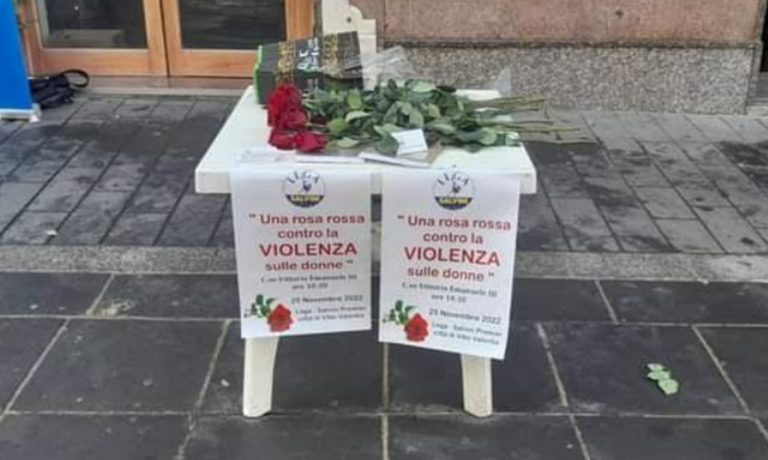 A Vibo la campagna una rosa rossa contro la violenza sulle donne