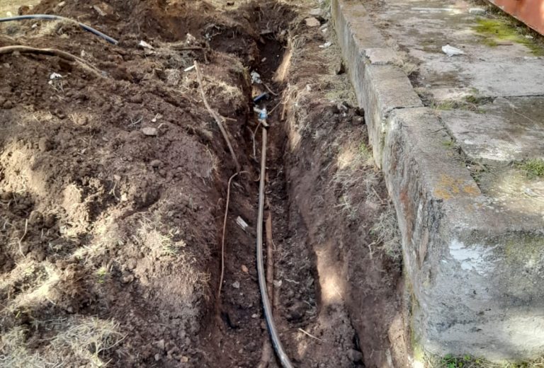 Acqua alla scuola Buccarelli, la replica dell’amministrazione comunale ad Azione