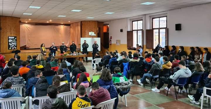 Serra: botti, esplosivi e legalità, incontro fra carabinieri e studenti