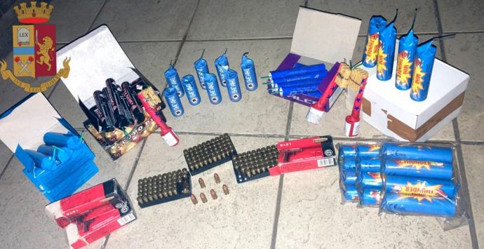 Deteneva in casa munizioni e fuochi d’artificio vietati: un arresto nel Vibonese