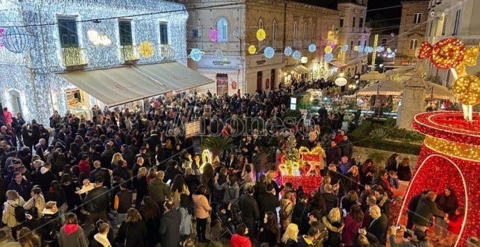 A migliaia invadono il villaggio di Babbo Natale a Tropea