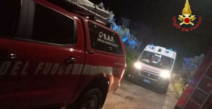 Cade in un dirupo nel Vibonese: l’uomo salvato dai vigili del fuoco