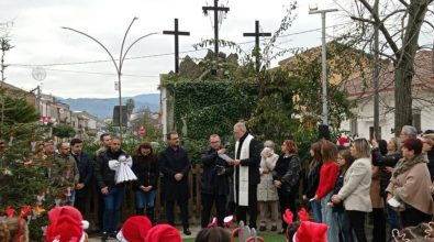 Filogaso, acceso l’albero di Natale nel ricordo della piccola Matilde