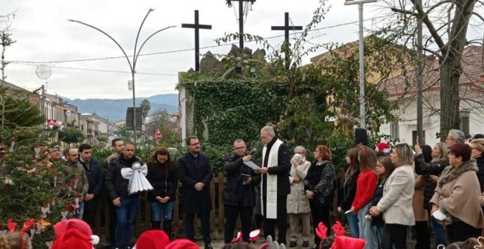 Filogaso, acceso l’albero di Natale nel ricordo della piccola Matilde