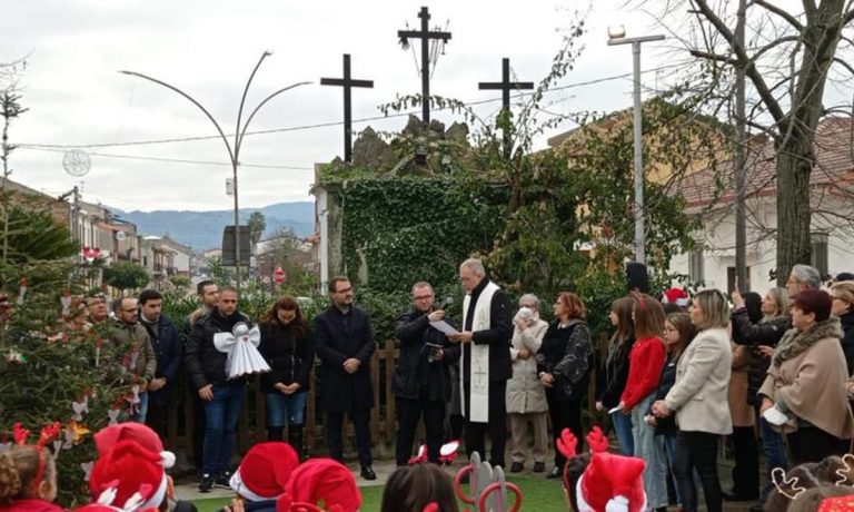 Filogaso, acceso l’albero di Natale nel ricordo della piccola Matilde