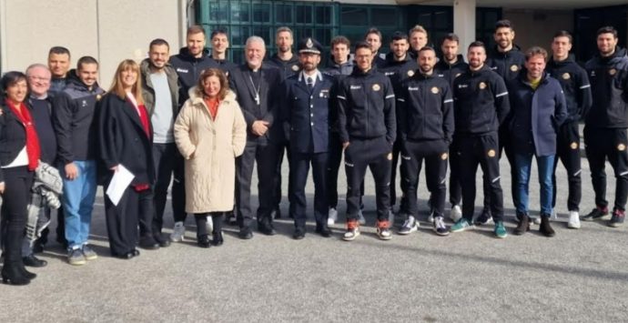 Carcere Vibo, il pranzo solidale per i detenuti riscuote successo