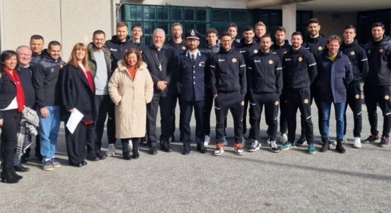 Carcere Vibo, il pranzo solidale per i detenuti riscuote successo