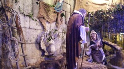 Petardo danneggia a Pizzo la statua del bambinello in piazza