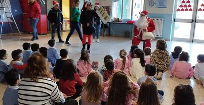Rombiolo, Babbo Natale in “visita” alla scuola dell’Infanzia e della primaria