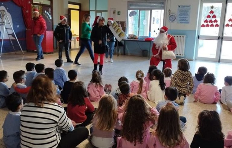 Rombiolo, Babbo Natale in “visita” alla scuola dell’Infanzia e della primaria