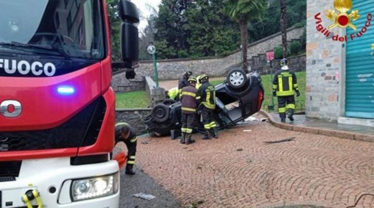 Si ribalta con l’auto e finisce contro un muro: muore giovane calabrese