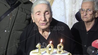 Spadola festeggia i 108 anni di Maria Rosa, il sindaco: «Venite a vivere qui»- Video
