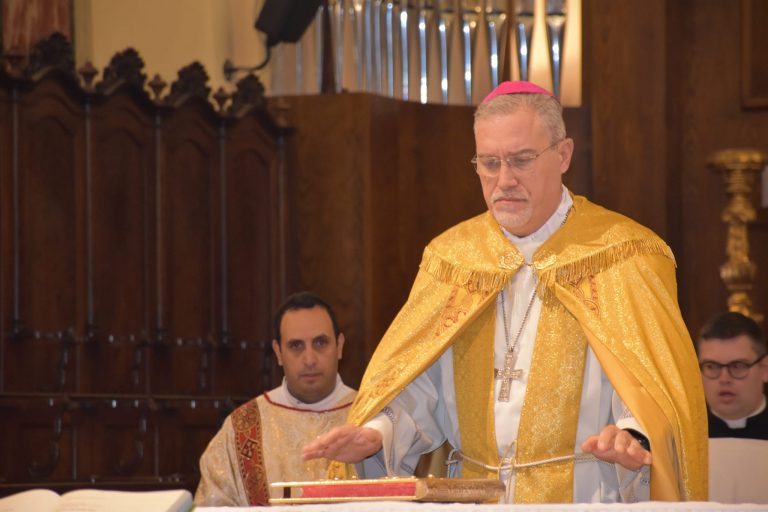 Diocesi, il messaggio di Natale del vescovo: «Tanti bimbi patiscono la stessa nudità di Gesù»