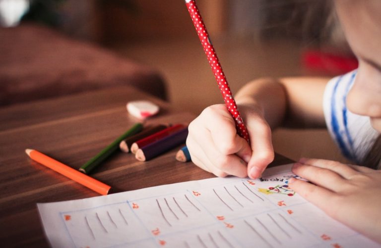 “Un disegno per nonno Pino”: a Filadelfia la premiazione del concorso rivolto alle scuole