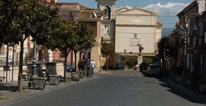 Sant’Onofrio, “Tre spighe” contro il sindaco: «Case popolari in un immobile tutelato»