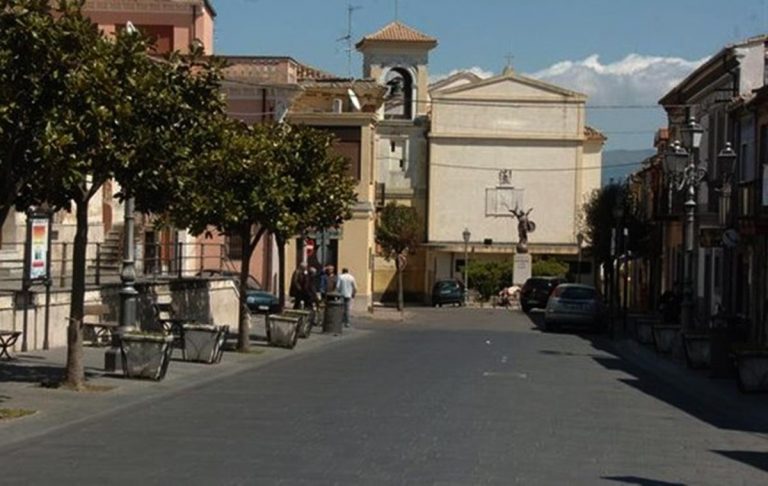 Sant’Onofrio, “Tre spighe” contro il sindaco: «Case popolari in un immobile tutelato»