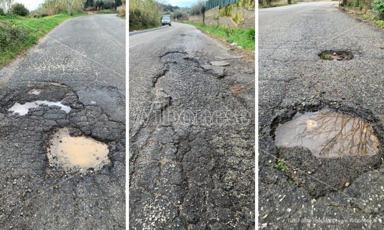 Strade colabrodo, sulla Sp 28 tra Comerconi e Preitoni buche come voragini: «Una vergogna»