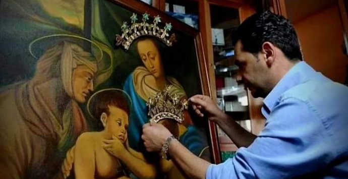 Zungri, le coroncine d’oro del quadro della Madonna della Neve finite in Tribunale