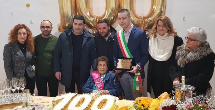 Grande festa a Filogaso per i cento anni di nonna Agata Fiore