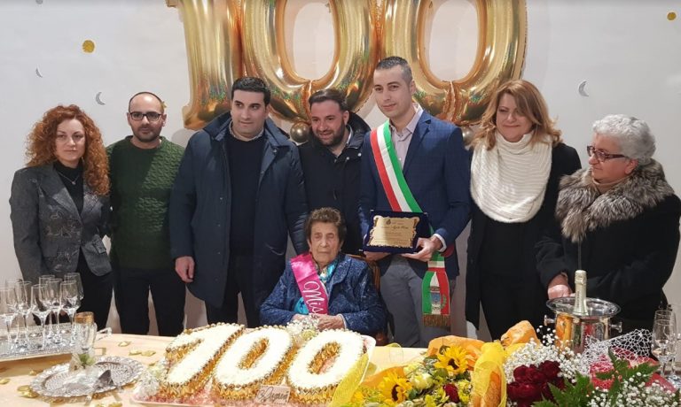 Grande festa a Filogaso per i cento anni di nonna Agata Fiore