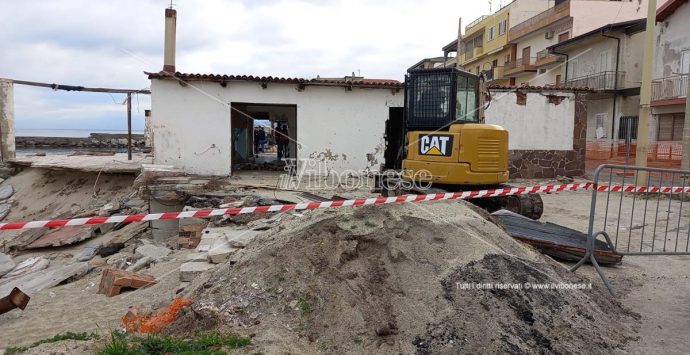 Chiosco Azzurro a Vibo Marina, al via le operazioni per la demolizione