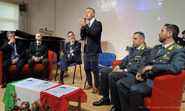 Gli uomini dello Stato incontrano i ragazzi dell’Istituto Vespucci – Video