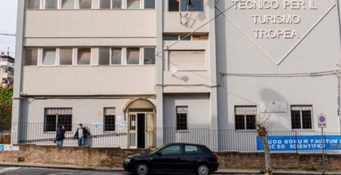 Abbattimento dell’istituto Turistico di Tropea, Gioventù nazionale: «Si tuteli l’identità scolastica»