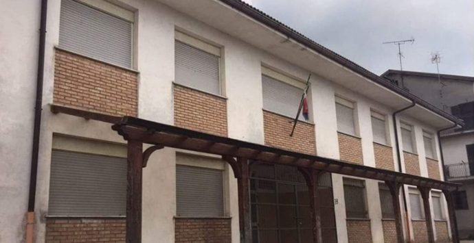 Topi in una scuola di Serra: i consiglieri di minoranza invocano l’intervento dell’Asp